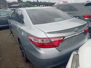 Toyota Camry 2016 Silver