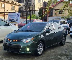 Toyota Corolla 2017 Green