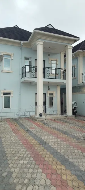 2bdrm Block of Flats in Lekki Scheme 2 for rent