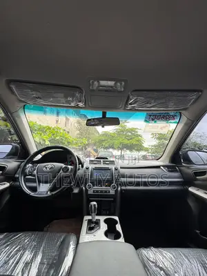 Toyota Camry SE 4dr Sedan (2.5L 4cyl 6A) 2014 Silver