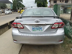 Toyota Corolla 2011 Silver