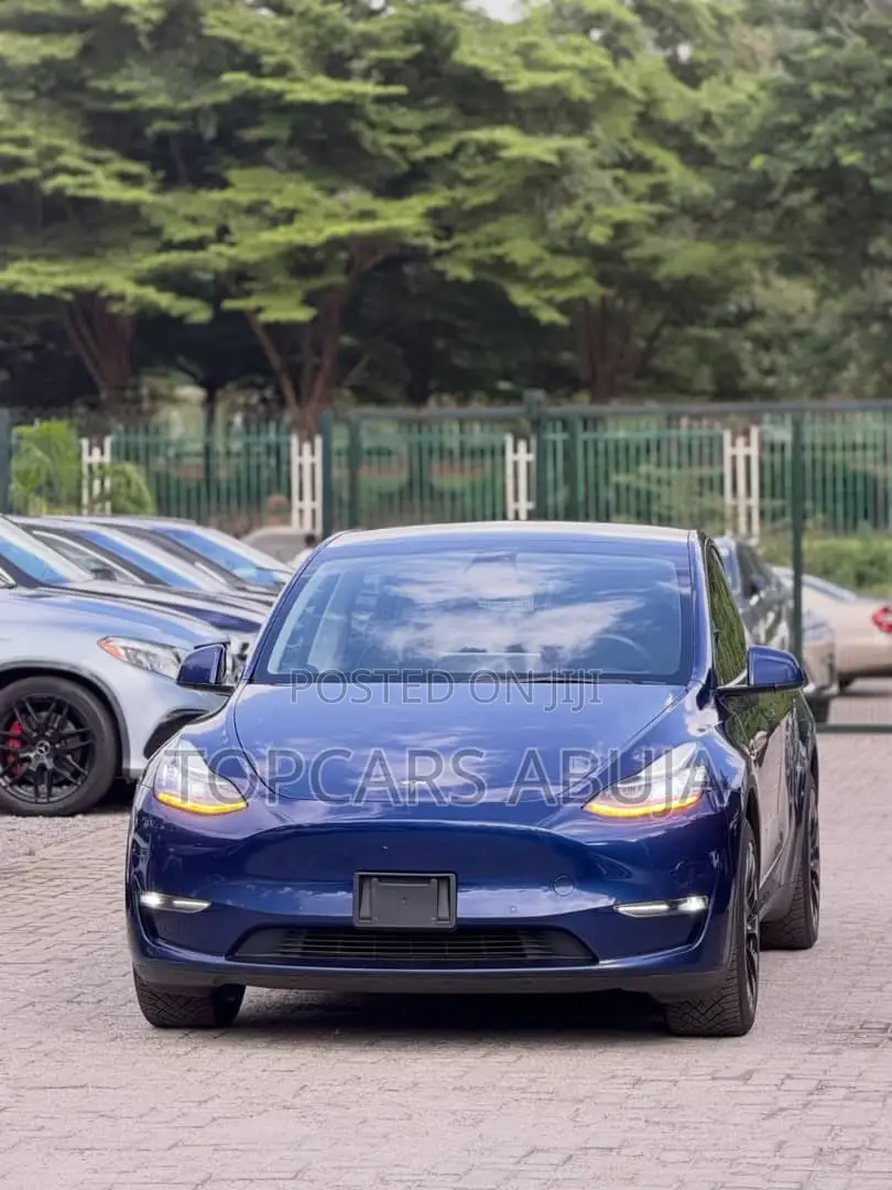 Tesla Model 3 2023 Blue