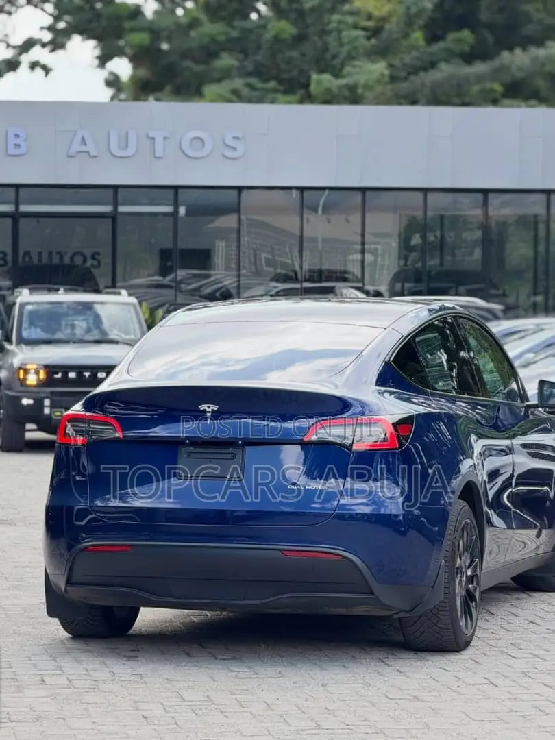 Tesla Model 3 2023 Blue