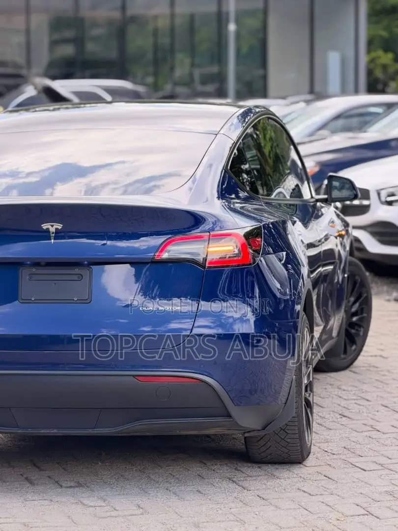 Tesla Model 3 2023 Blue