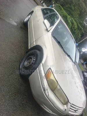 Toyota Camry 2000 Gold