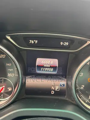 Mercedes-Benz GLA 250 2017 Gold