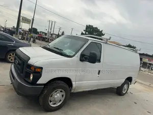 Ford E-250 Van 2011 White