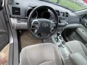 Toyota Highlander 2012 Gray