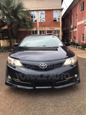 Toyota Camry SE 4dr Sedan (2.5L 4cyl 6A) 2014