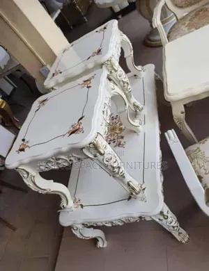 Royal Center Table With Side Stools