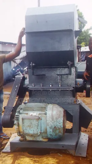 Waste Plastic Crushing Machine