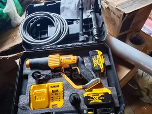 DeWalt Cordless Pressure Washing Machine