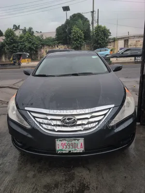 Hyundai Sonata GLS Sedan FWD (2.4L 4cyl 6A) 2012 Gray