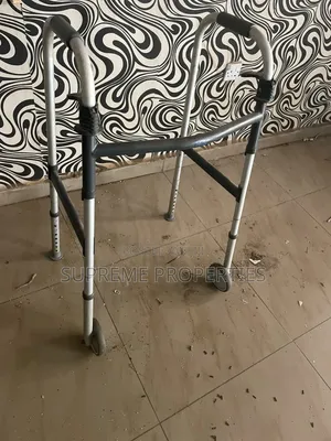 Walking Frame With Wheel for Elderly People