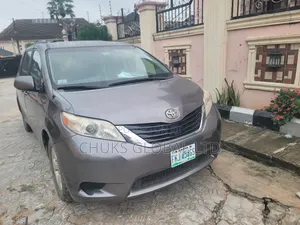Toyota Sienna 2011 Gray