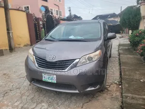 Toyota Sienna 2011 Gray