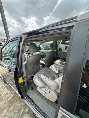 Toyota Sienna 2015 Brown