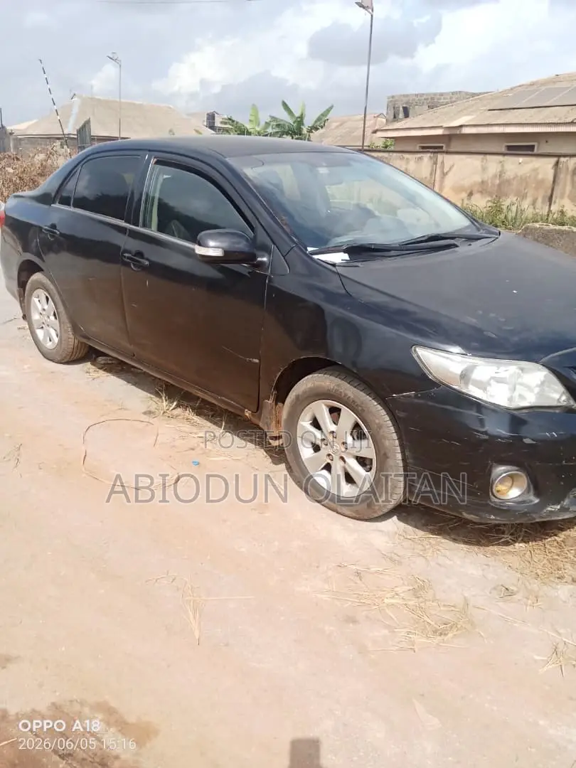 Toyota Corolla 2012 Black