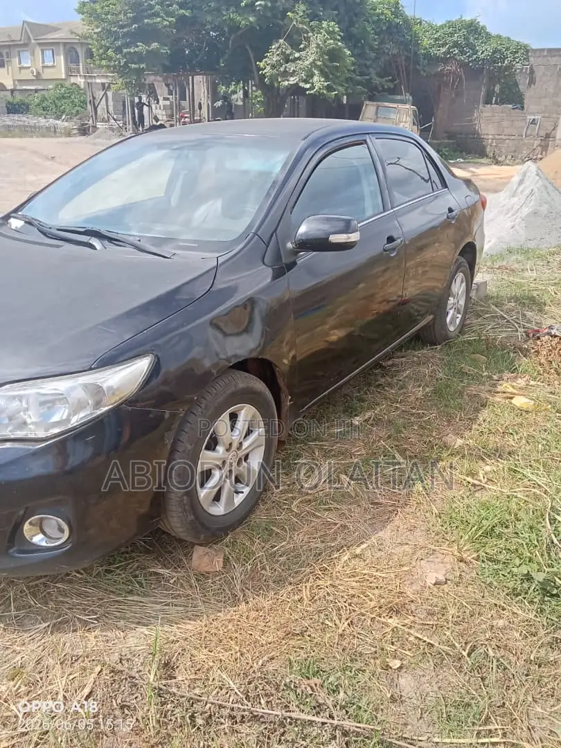 Toyota Corolla 2012 Black