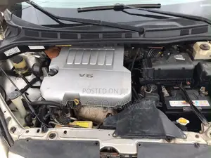 Toyota Sienna 2010 Gold