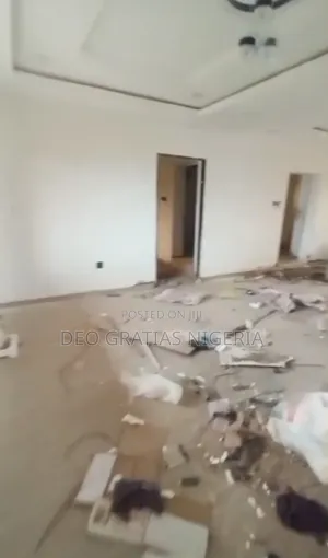 3bdrm Apartment in Wuse Zone for sale