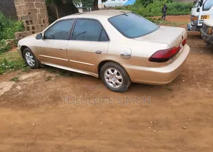 Honda Accord 2002 Gold