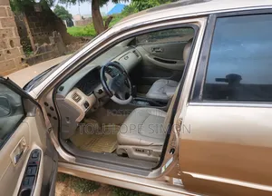 Honda Accord 2002 Gold
