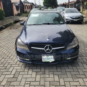 Mercedes-Benz C300 2012 Blue