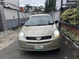 Toyota Sienna CE 2005 Gold