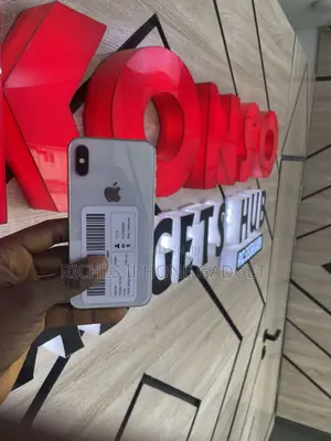 Apple iPhone X 64 GB White