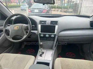 Toyota Camry LE 4dr Sedan (2.4L 4cyl 5A) 2007