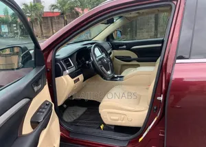Toyota Highlander XLE V6 4x2 (3.5L 6cyl 6A) 2016 Maroon