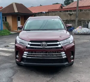 Toyota Highlander XLE V6 4x2 (3.5L 6cyl 6A) 2016 Maroon