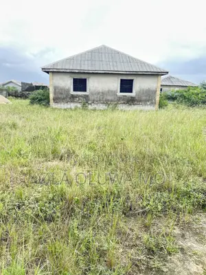 4bdrm Apartment in Igbogbo for sale