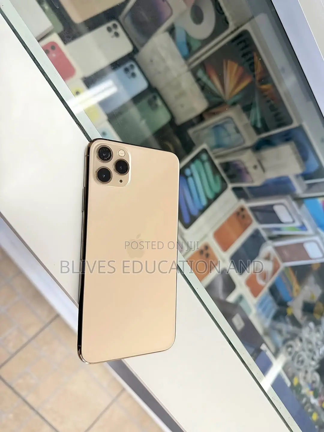 Apple iPhone 11 Pro Max 64 GB Gold