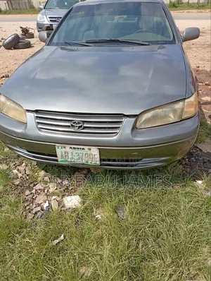 Toyota Camry 2000 Gray