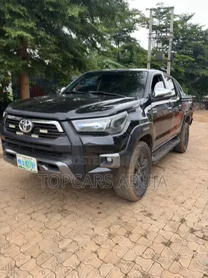 Toyota Hilux 2013 Black