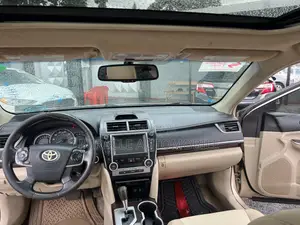 Toyota Camry XLE V6 4dr Sedan (3.5L 6cyl 6A) 2012 Gold