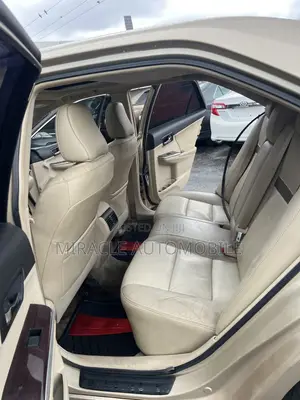 Toyota Camry XLE V6 4dr Sedan (3.5L 6cyl 6A) 2012 Gold