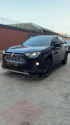 Toyota RAV4 2021 Blue