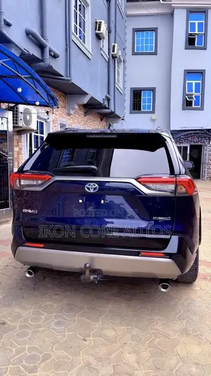 Toyota RAV4 2021 Blue