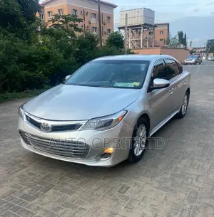 Toyota Avalon XLE 4dr Sedan (3.5L 6cyl 6A) 2014 Silver