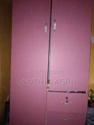 Wardrobe Size 6ft,still in Goo Condition. Port Harcourt