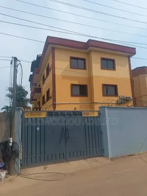 3bdrm Block of Flats in Mende for rent