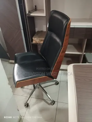 Executive Swivel Chair With Wooden Back