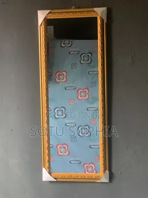 Neat Mirror for Homes, Offices , Restaurants