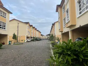 Mini Flat in Bourdillon Court, Chevron for rent