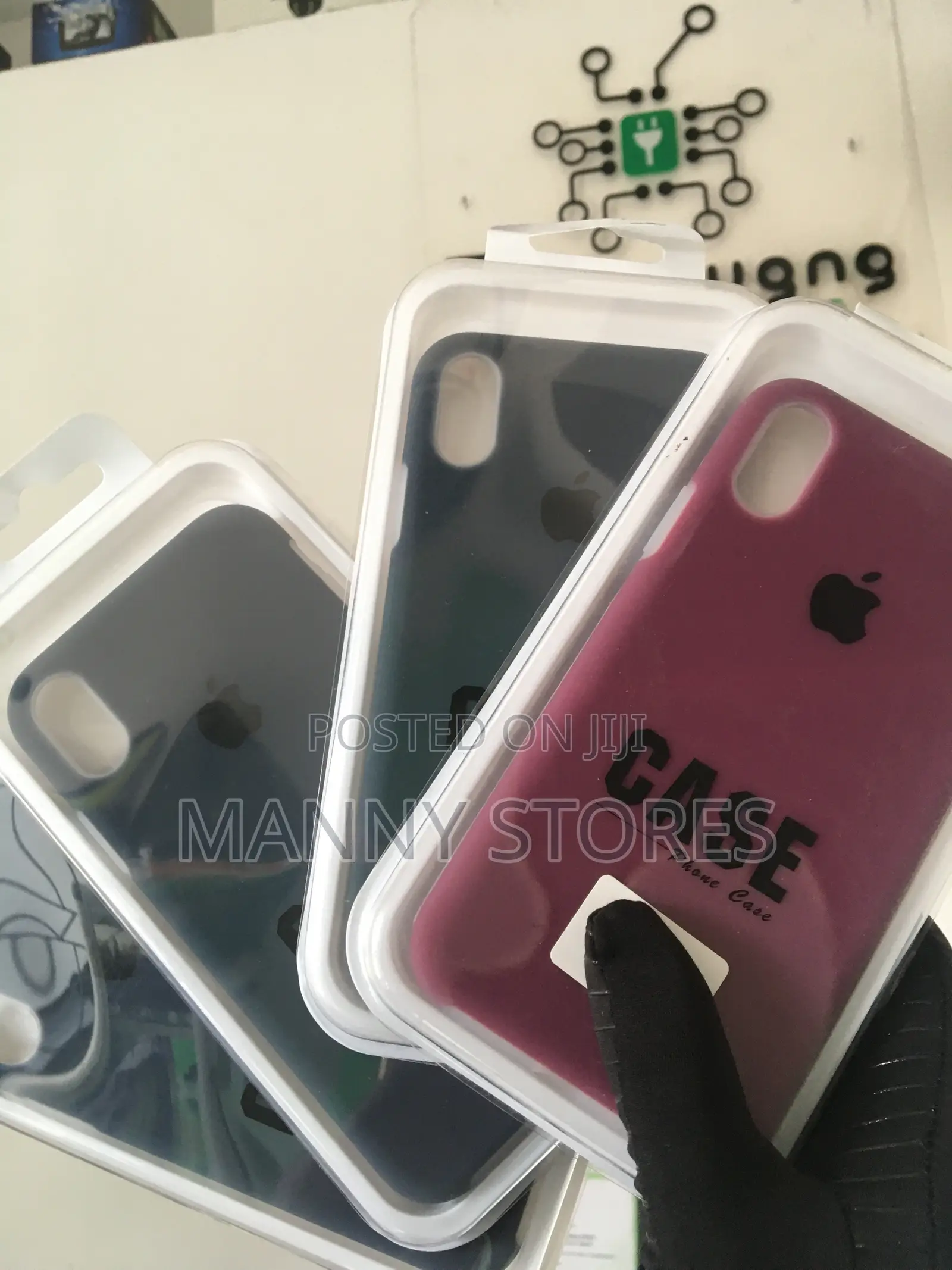 iPhone XR Pouches