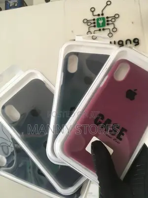 iPhone XR Pouches