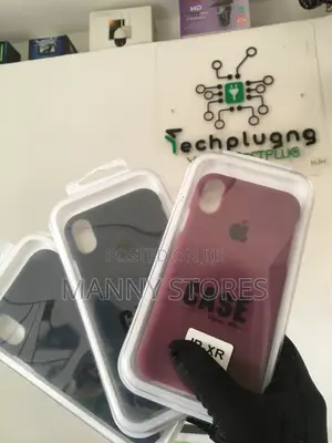 iPhone XR Pouches